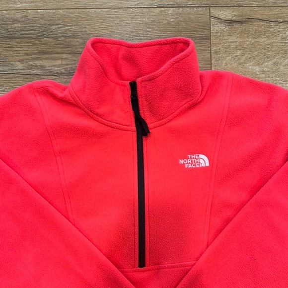 The North Face Hot Pink Women’s Fleece Pullover in Excellent Condition - Picture 3 of 5